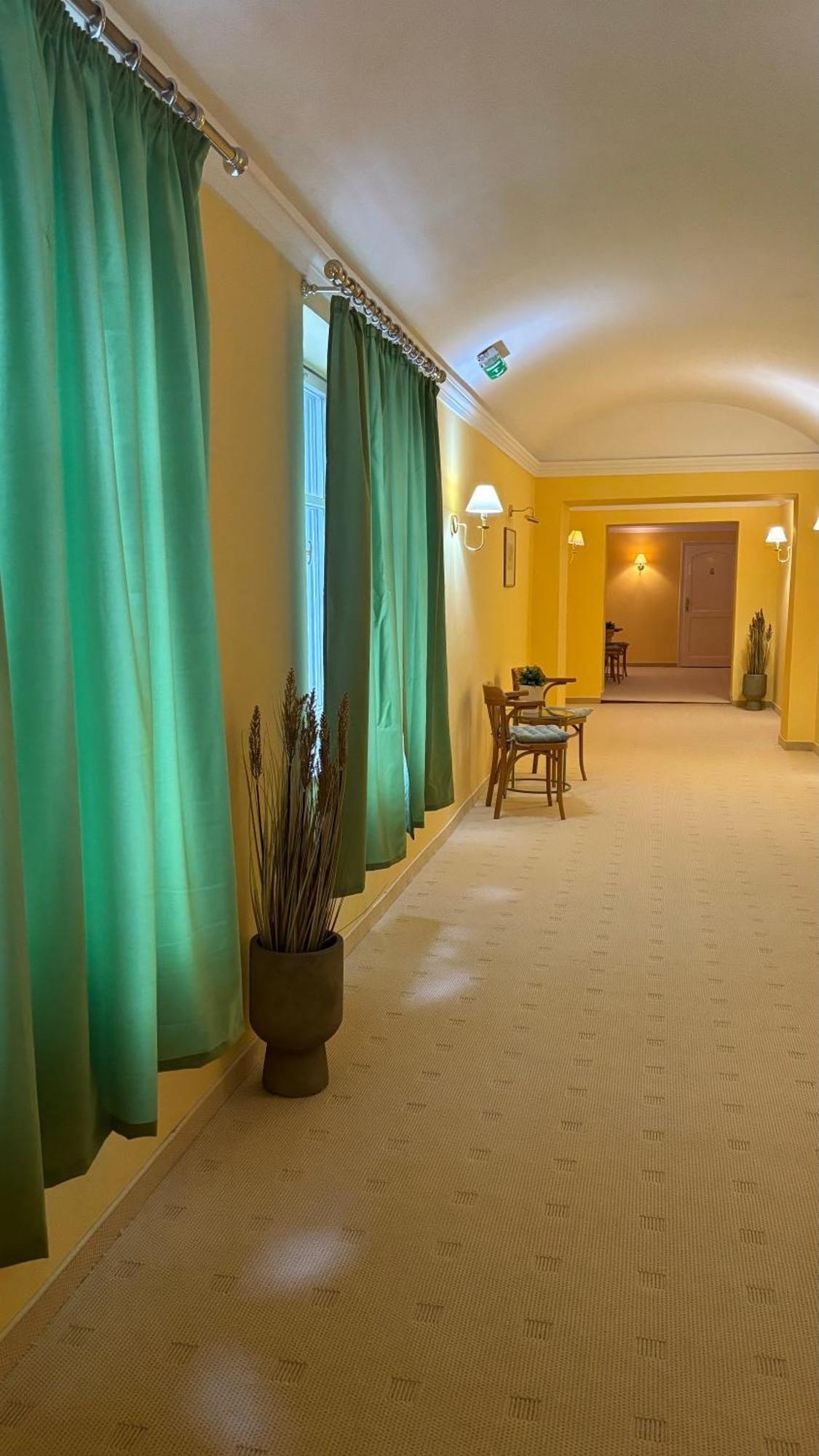 Korona Hotel Nyíregyháza Extérieur photo