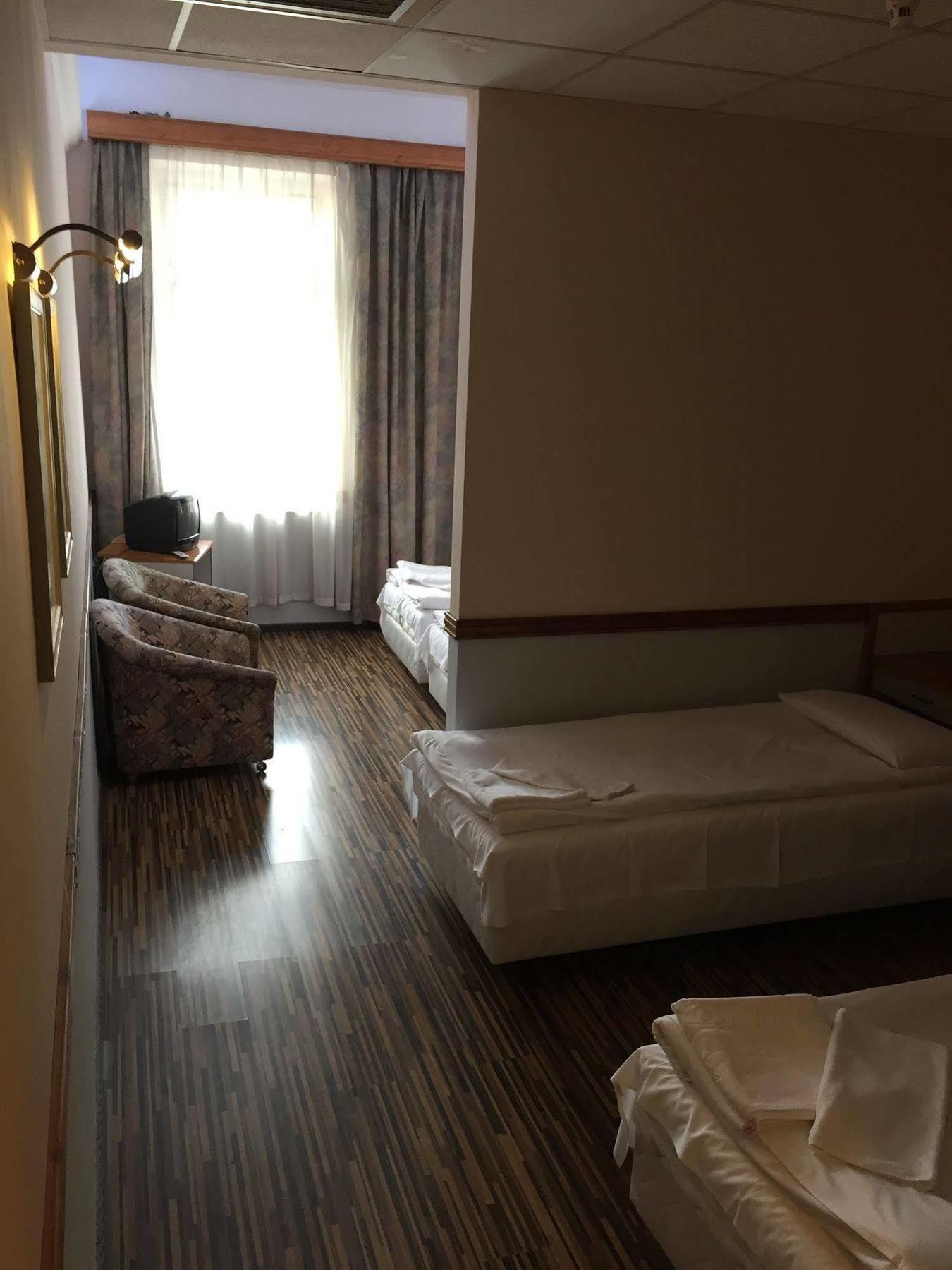 Korona Hotel Nyíregyháza Extérieur photo
