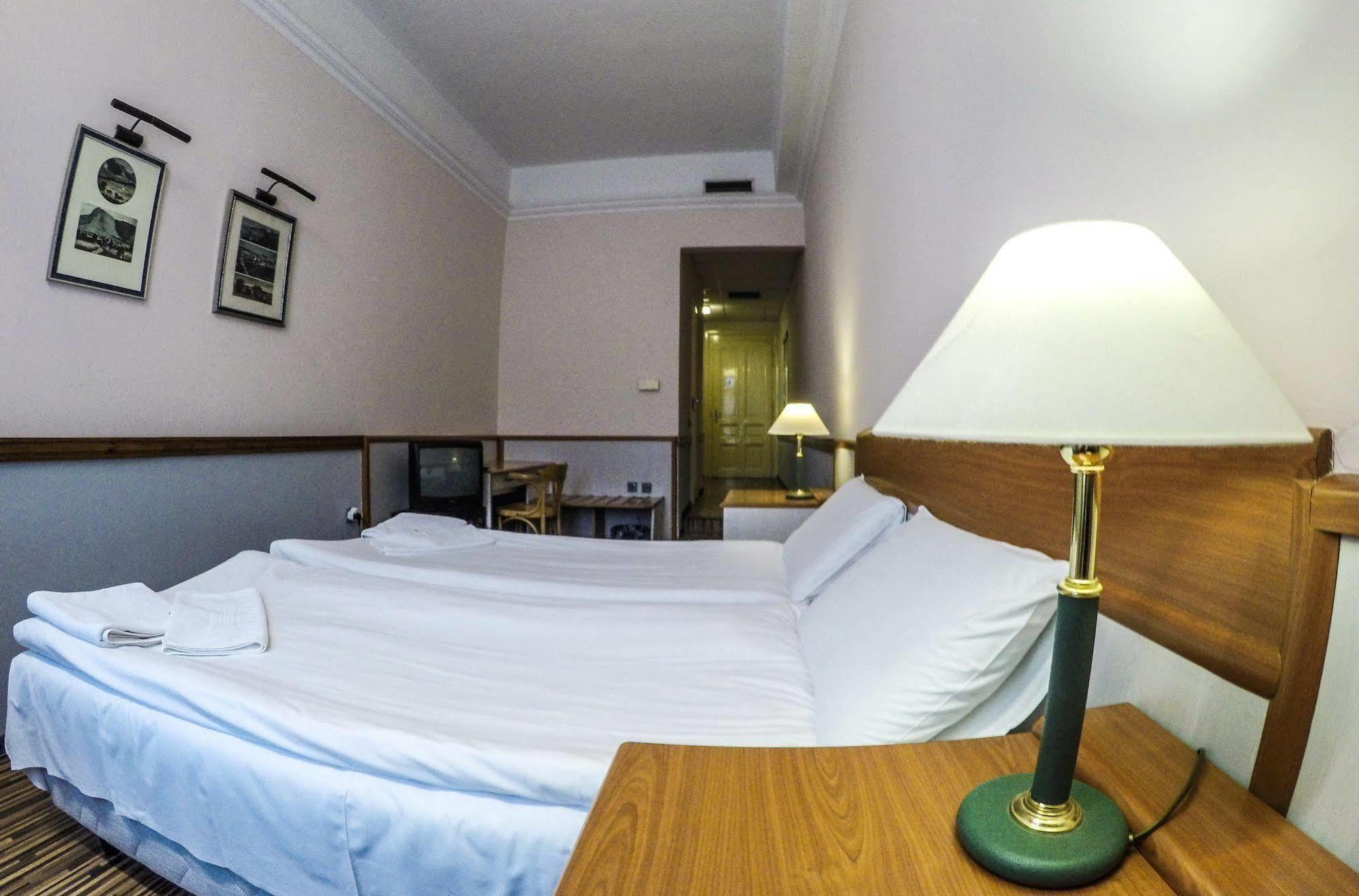 Korona Hotel Nyíregyháza Extérieur photo
