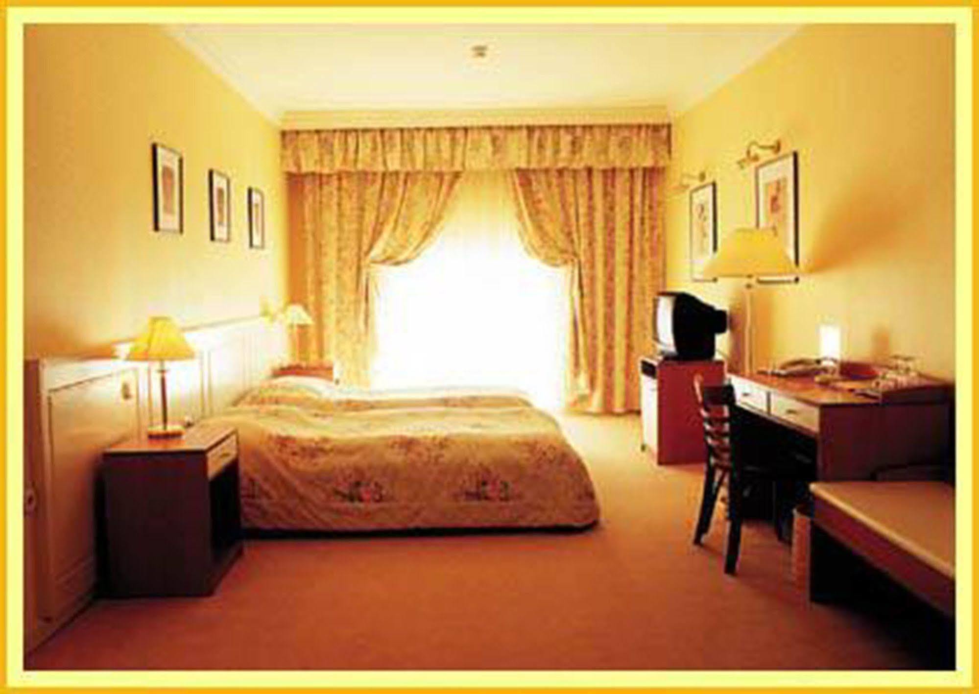 Korona Hotel Nyíregyháza Extérieur photo