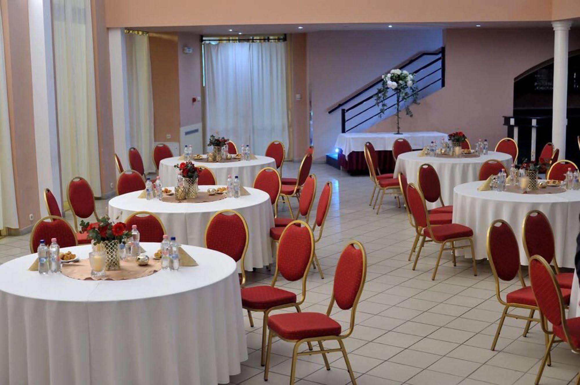 Korona Hotel Nyíregyháza Extérieur photo