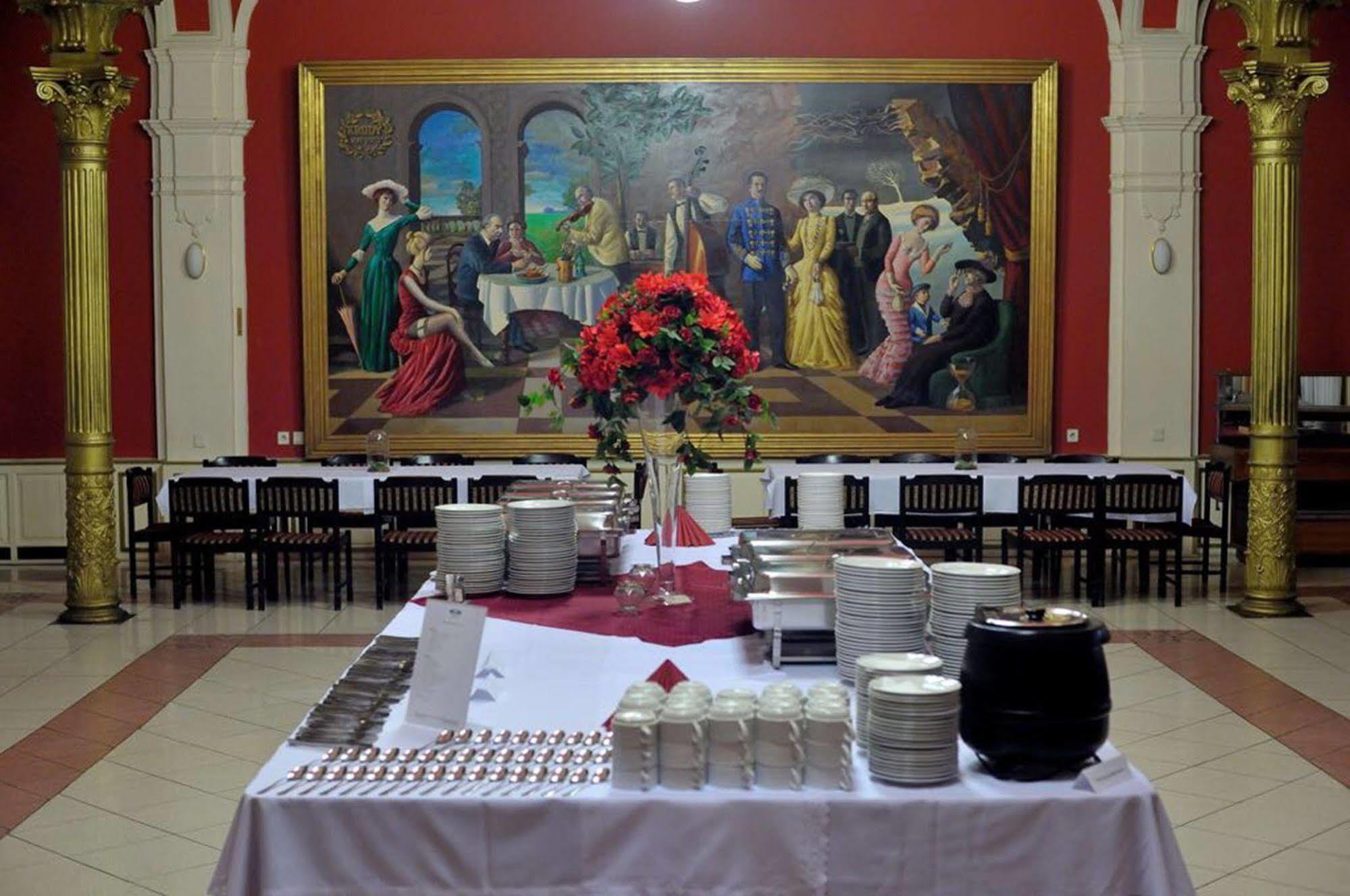 Korona Hotel Nyíregyháza Extérieur photo