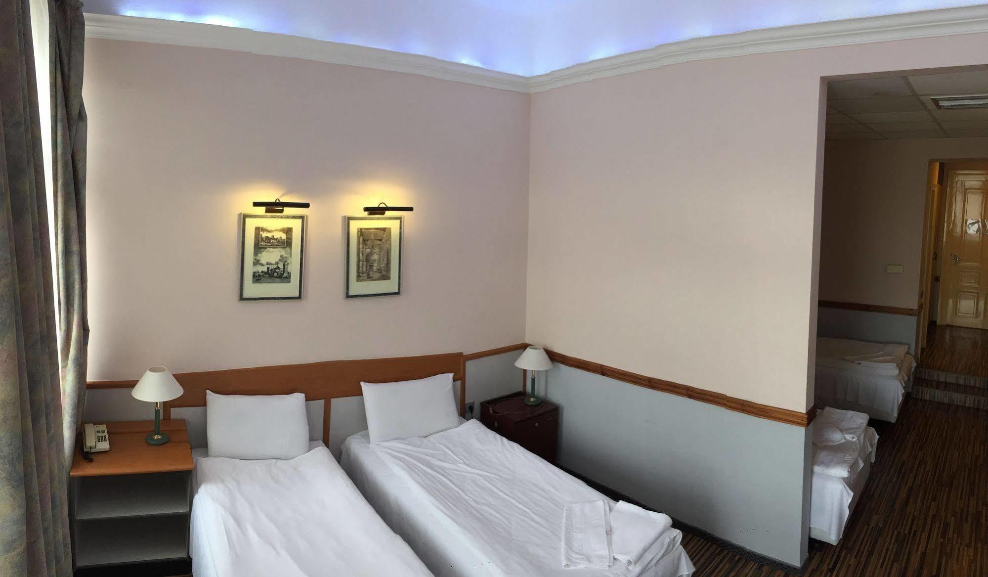 Korona Hotel Nyíregyháza Extérieur photo